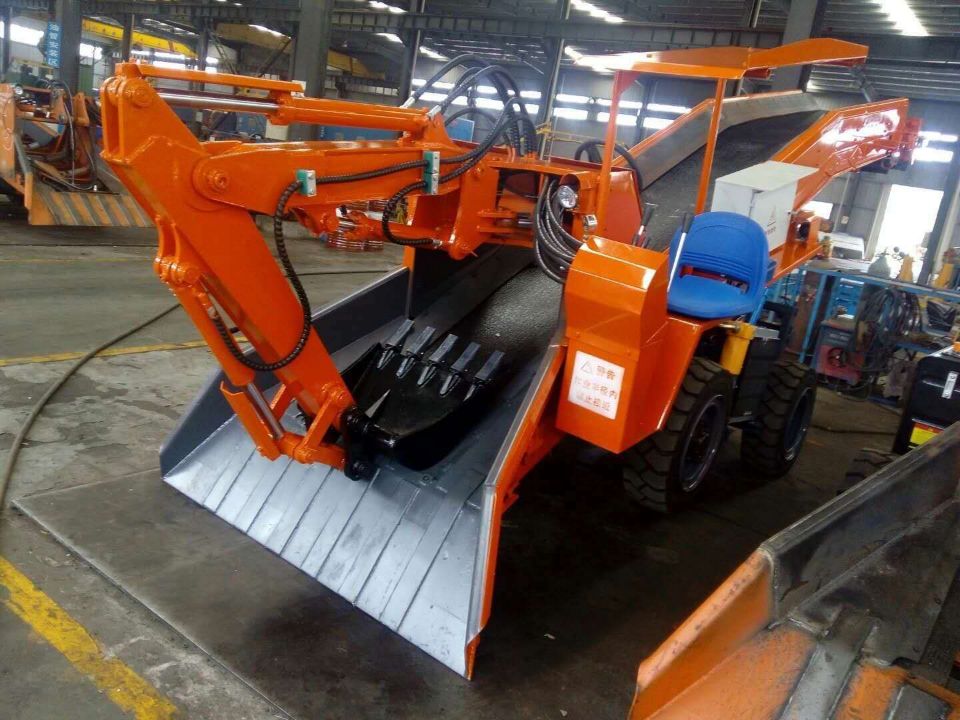 小型扒渣機如何有效避免*事故，這三大項操作規(guī)程要牢記 