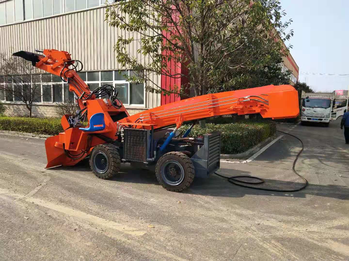 礦用扒渣機的油箱該怎樣檢查？有哪些注意事項？